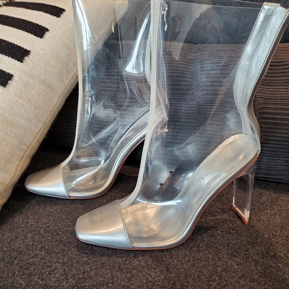 Booties - Picture 4 of 4